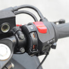 Ładowarka motocyklowa USB-A / USB-C na kierownicę