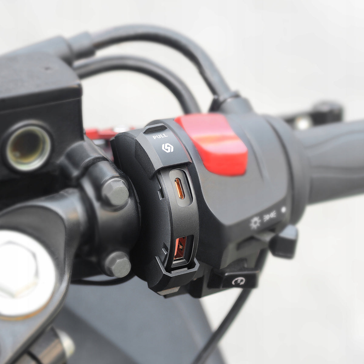 Ładowarka motocyklowa USB-A / USB-C na kierownicę